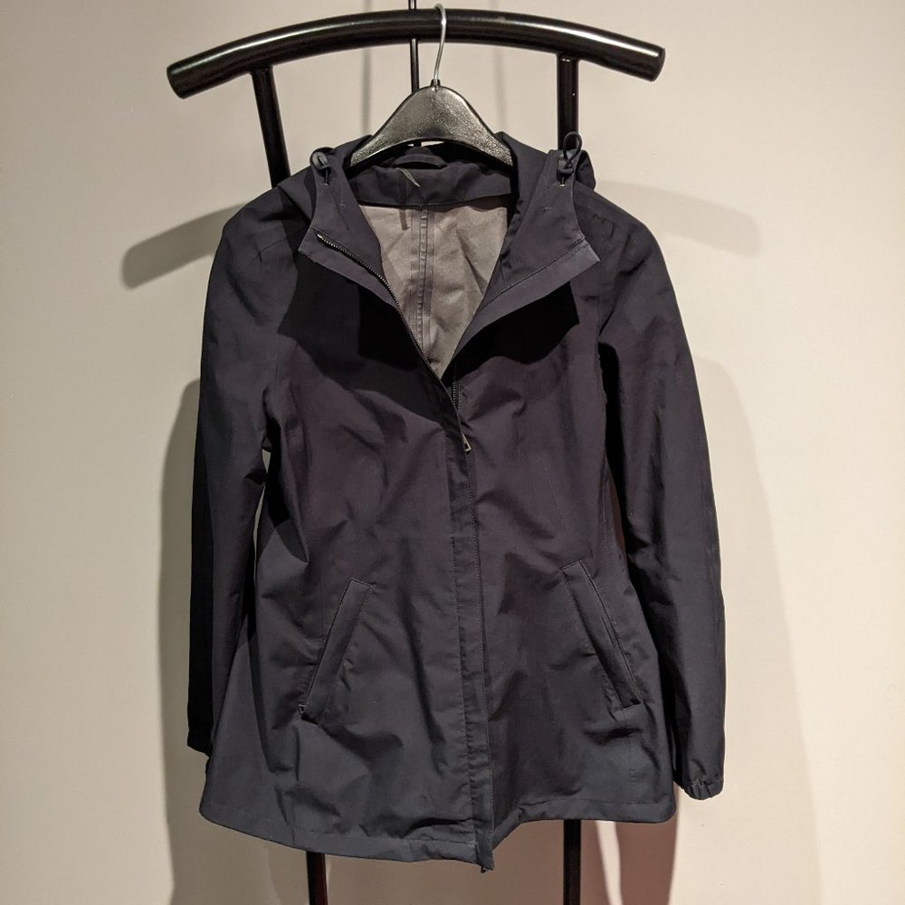 Vintage Prada Navy Lightweight GORE® WINDSTOPPER® Waterproof / Size S